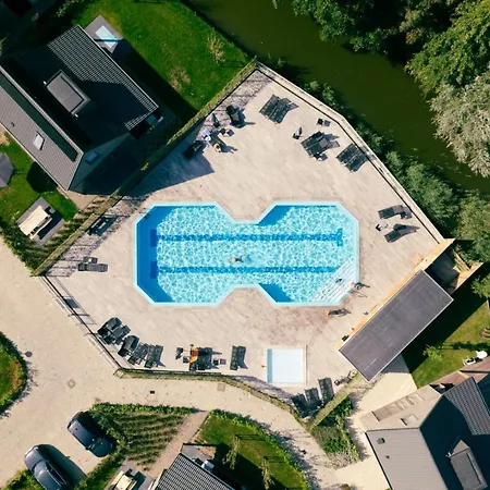 578 Op Recreatiepark De Wielen Chalet